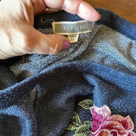 Pleione Knit and embroidered floral long sleeve top size 2X - Picture 3 of 5
